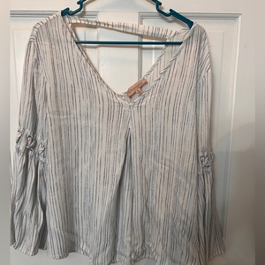 Philosophy Republic Clothing Womens XL in white and blue. 3/4‎ length sleeves.